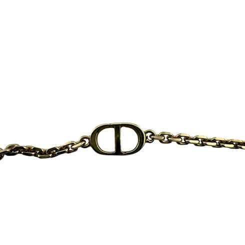 In Bloom Flower Motif Pendant Necklace Gold