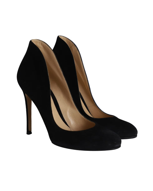 Women's Gianvito Rossi Round-toe Flared Pumps in Black Suede
