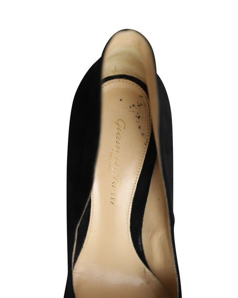 Women's Gianvito Rossi Round-toe Flared Pumps in Black Suede