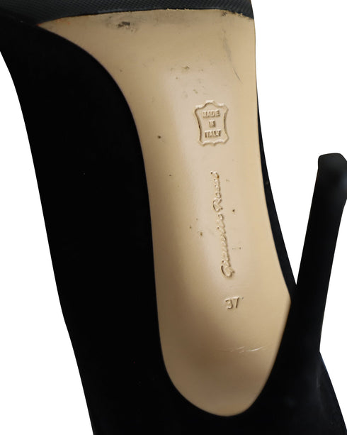 Women's Gianvito Rossi Round-toe Flared Pumps in Black Suede