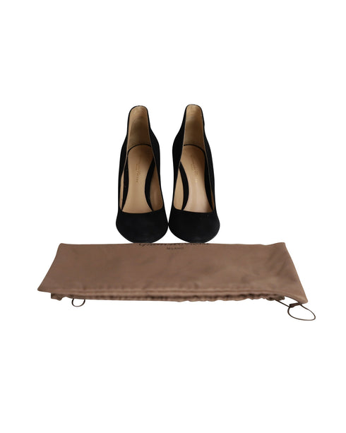 Women's Gianvito Rossi Round-toe Flared Pumps in Black Suede