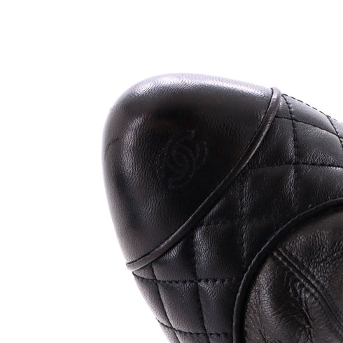 Women's CC Cap Toe Knee High Heeled Boots Quilted Leather