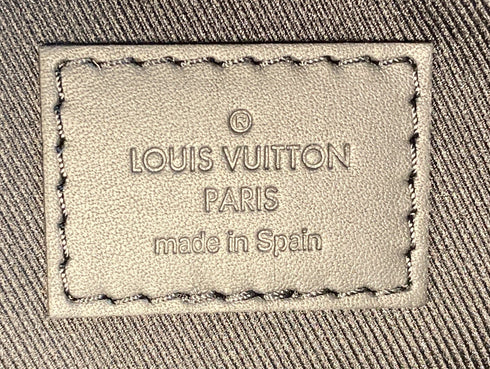 Discovery Pochette Monogram Shadow Leather GM