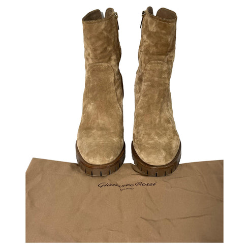 Women's Gianvito Rossi Timber Zipped Ankle Boots in Brown Suede