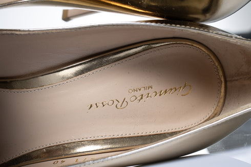 Women's Gianvito Rossi, mirrored leather pumps in gold