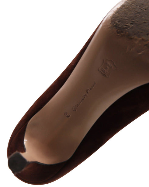 Women's Gianvito Rossi 70 Pumps in Brown Suede