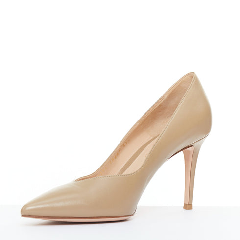 Women's Gianvito Rossi Leather Pointy Pumps