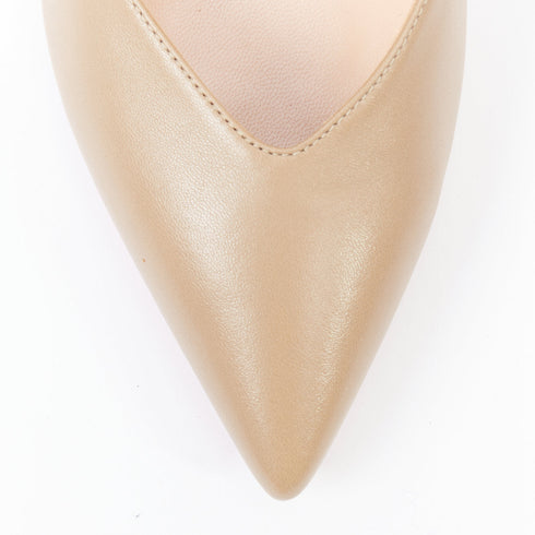 Women's Gianvito Rossi Leather Pointy Pumps