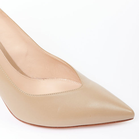 Women's Gianvito Rossi Leather Pointy Pumps