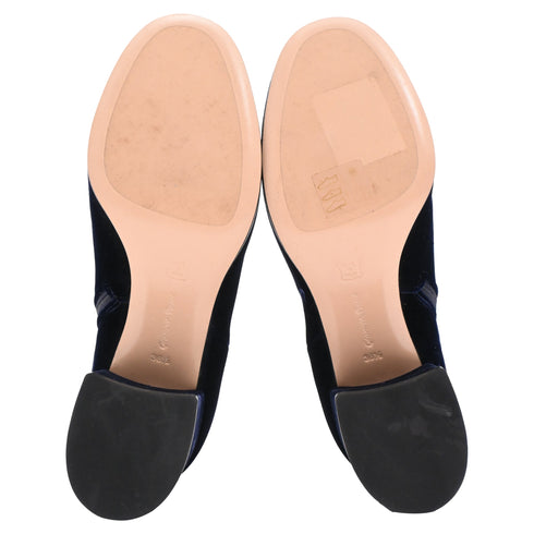Women's Gianvito Rossi Round-Toe Ankle Boots in Navy Blue Velvet