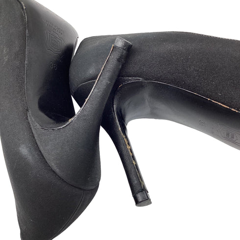 Women's Manolo Blahnik Pumps in Black Leather