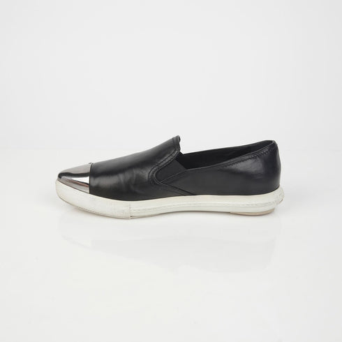 Women's Metal Cap Slip-on Sneakers Size