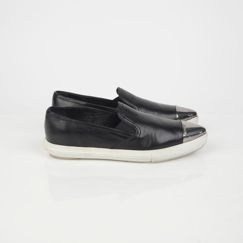 Women's Metal Cap Slip-on Sneakers Size