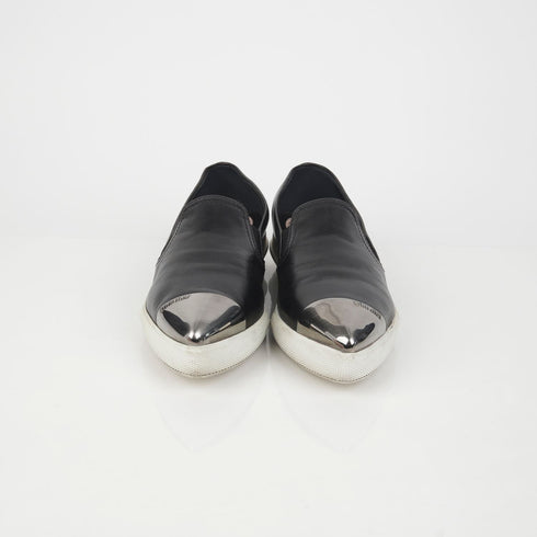 Women's Metal Cap Slip-on Sneakers Size