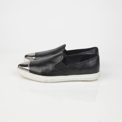 Women's Metal Cap Slip-on Sneakers Size