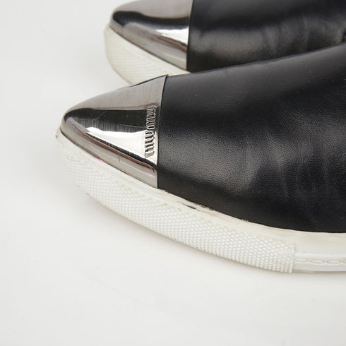 Women's Metal Cap Slip-on Sneakers Size
