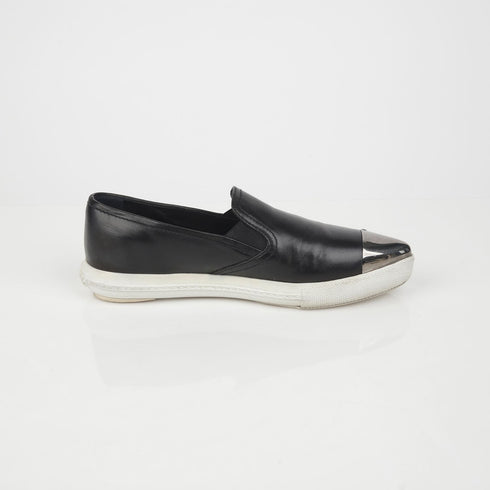 Women's Metal Cap Slip-on Sneakers Size