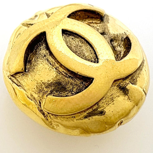CC Logo Round Clip-On Earrings Metal Gold-Tone Metal