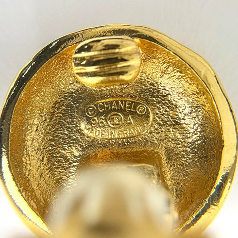 CC Logo Round Clip-On Earrings Metal Gold-Tone Metal