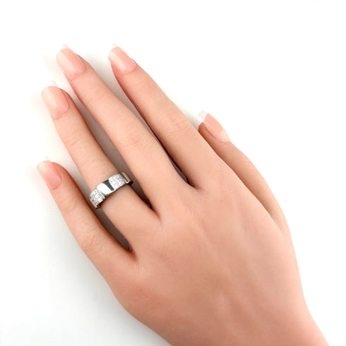 Camellia Ring With Diamond