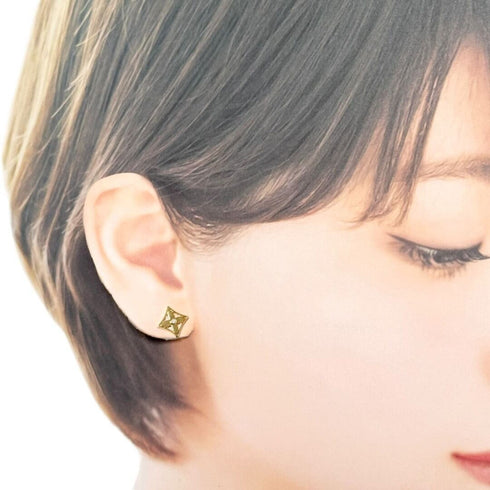 Idylle Blossom Stud Earrings 18K White Gold and 18K Yellow Gold 18K White Gold and 18K Yellow Gold