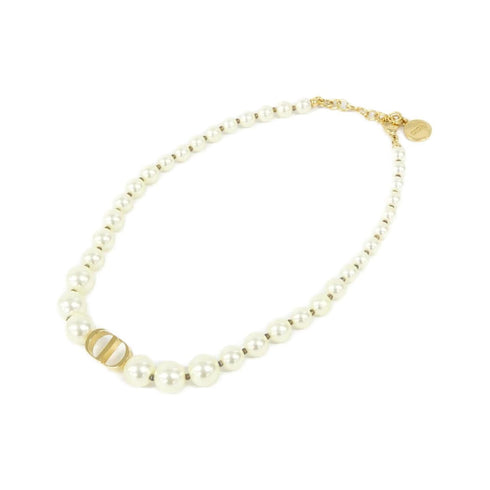 30 Montaigne Pendant Necklace Gold White