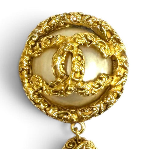 CC Logo Clip-On Earrings Metal Gold-Tone Metal