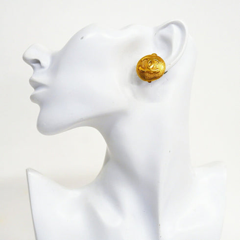CC Logo Circle Clip-On Earrings Metal Gold-Tone Metal