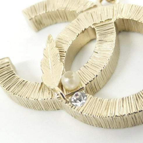 Necklace Metal Gold and White Pendant Necklace