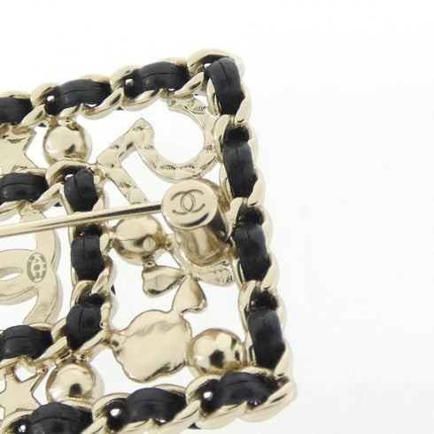 Brooch Leather Black Gold White