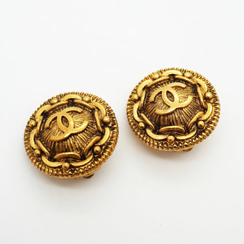 CC Logo Circle Clip-On Earrings Metal Gold-Tone Metal