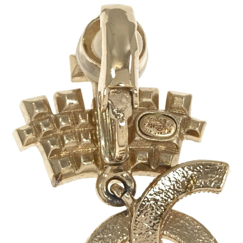 CC Logo Clip-On Earrings Metal Gold-Tone Metal
