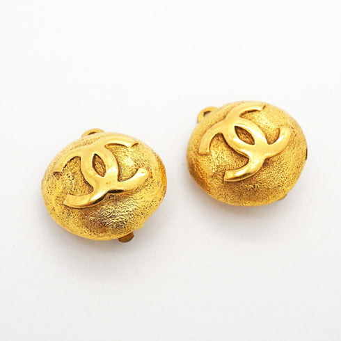 CC Logo Circle Clip-On Earrings Metal Gold-Tone Metal