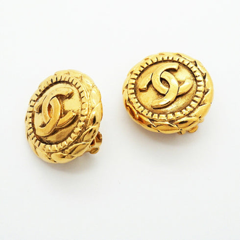 CC Logo Circle Clip-On Earrings Metal Gold-Tone Metal
