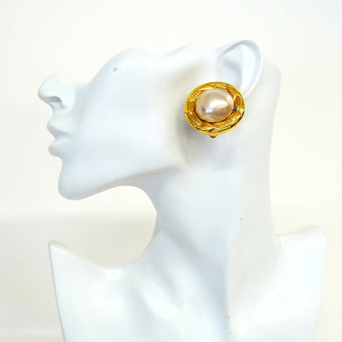 Clip-On Earrings Pearl Clip-On Gold-Tone Metal