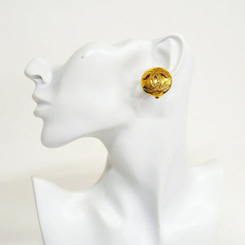 CC Logo Circle Clip-On Earrings Metal Gold-Tone Metal