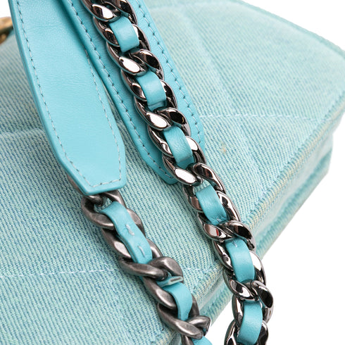 19 Wallet on Chain Quilted Denim