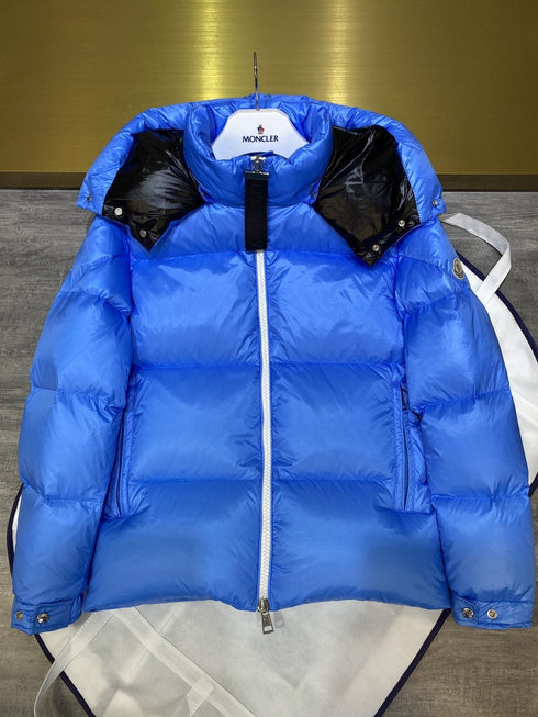 Moncler Contrast-Lined Hooded Puffer Coat