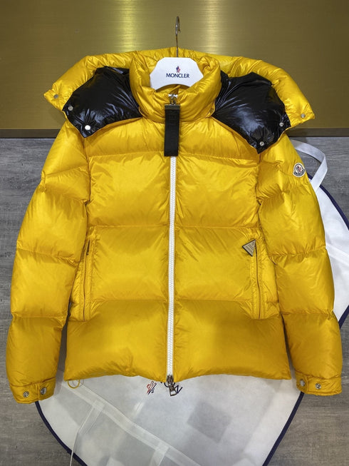 Moncler Contrast-Lined Hooded Puffer Coat
