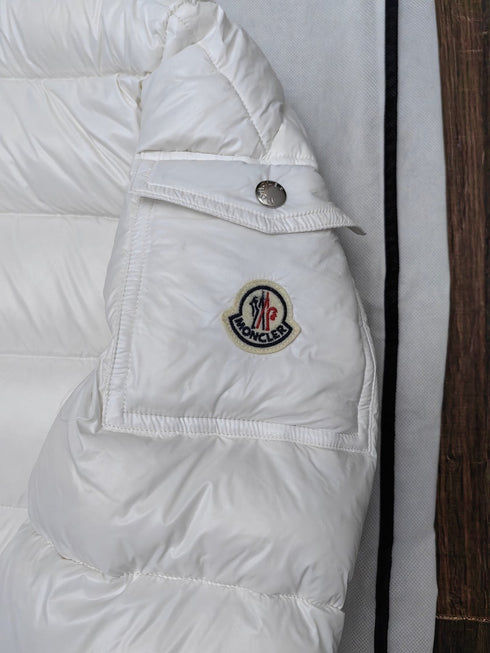 Moncler Hooded Contrast-Trim Short Puffer Coat
