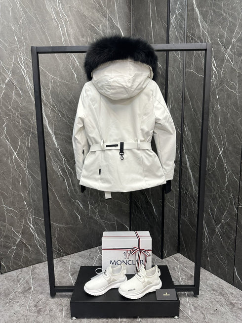 Moncler Women's Belted Fur-Trim Hood Short Down Ski Coat