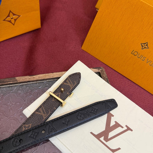 Louis Vuitton-Style Women's Belt — A stylish leather belt featuring a metal buckle, perfect for daily commutes, office wear, and parties; an excellent gift choice for Mother's Day or Valentine's Day.